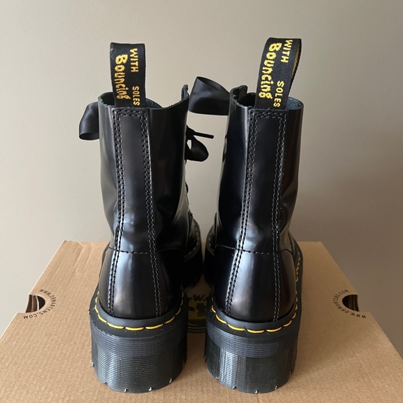 ⭐️SALE⭐️ Dr. Martens Molly Platform Boots - Picture 7 of 9